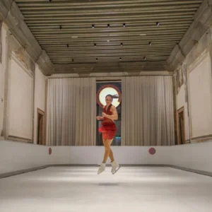 Una pista de patinaje sobre hielo en el corazón de Venecia: Berggruen Arts & Culture presenta Eisfeld II de Olaf Nicolai en el Palazzo Diedo.