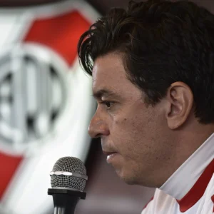 Fußball und Gehälter, die River-Plate-Revolution: Wer keine Leistung bringt, bekommt weniger Geld.