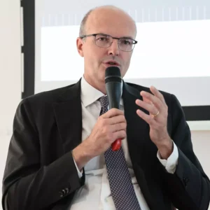 Mediobanca: utili in calo del 22,3% nel semestre, ma dividendo in crescita del 13%. Melzi d’Eril: “Business solido, pronti a un nuovo capitolo”
