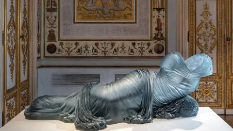 Musei aperti: scopri Venezia di notte con Nocturnes, le emozionanti sculture di Karen LaMonte al Museo Correr