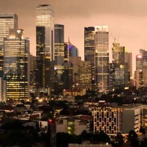 Giacarta in Indonesia è la città più popolosa del mondo ma sta sprofondando: ecco cosa sta succedendo
