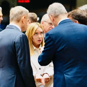 Ucrania y activos rusos: la postura de Merz-von der Leyen derrotada: se aprueba un préstamo de 90 millones de euros, como querían Italia y Bélgica.