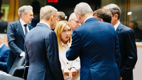 Ucraina e asset russi, sconfitta la linea Merz–von der Leyen: ok al prestito da 90 miliardi, come volevano Italia e Belgio