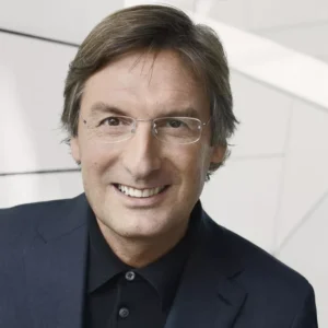 LVMH&nbsp;: Pietro Beccari nommé PDG et président du groupe Mode