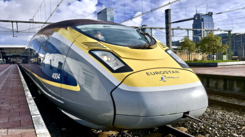 Caos Eurostar alla vigilia di Capodanno: treni sospesi tra Londra e l’Europa per guasto nel Tunnel della Manica