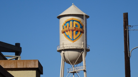 Trump frena la fusione Netflix-Warner Bros: “Quota di mercato troppo alta, è un problema”. E Paramount lancia un’offerta ostile da 108 miliardi