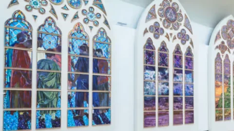 Grand Palais in Paris: Claire Tabouret und Notre-Dame, Modelle und Skizzen zukünftiger zeitgenössischer Glasfenster