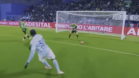 Juve e Roma si riscattano e restano appaiate nella corsa Champions. Oggi in campo Napoli e Inter