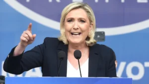 Marine Le Pen condannata e candidata all’Eliseo: con che faccia pensa di rappresentare i francesi dopo averli truffati?
