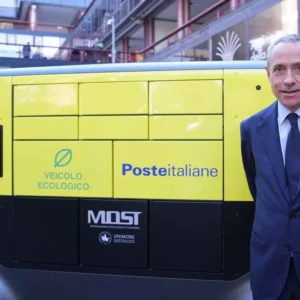 Poste Italiane presenta BOXi: il postino-robot elettrico e autonomo per la consegna urbana