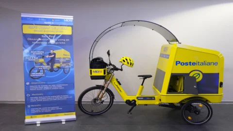 Poste Italiane punta sulle cargo e-bike elettriche: consegne green nei centri storici