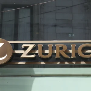 Zurich atacă Beazley: consiliul de administrație respinge, jocul este încă deschis. Jocul asigurărilor europene se încinge.