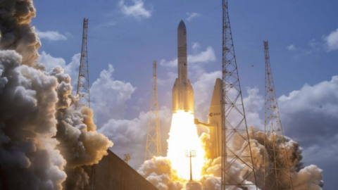 Ariane 64 lancia 32 satelliti Amazon Leo: debutto riuscito per il razzo europeo più potente