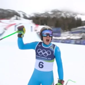 Brignone triumphiert im olympischen Super-G, gewinnt Gold und wird zur Legende. Lollobrigida holt eine weitere Goldmedaille.