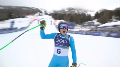 Brignone trionfa nel SuperG alle Olimpiadi: conquista l’oro ed entra nella leggenda. Oro bis per Lollobrigida