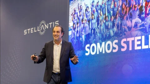 Stellantis, stipendi 2025: ecco quanto ha guadagnato il vertice tra Tavares, Filosa ed Elkann