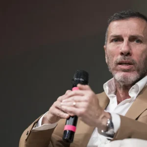 Tim, Labriola: nuovo piano dopo l’estate. Sinergie con Poste senza impatti 2026, dividendo da 500 milioni nel 2027