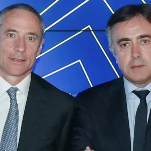 Poste Italiane chiude un 2025 record e rilancia al 2026: utile sopra i 2 miliardi, dividendo a 1,25 euro