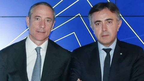 Poste Italiane chiude un 2025 record e rilancia al 2026: utile sopra i 2 miliardi, dividendo a 1,25 euro