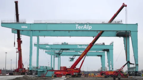Fs Logistix potenzia la logistica verso l’Europa con le prime gru a Milano Smistamento