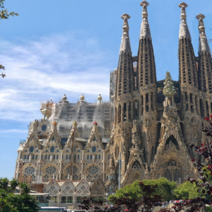 Barcellona, la Sagrada Família conquista il cielo: ora è la chiesa più alta del mondo