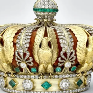 La couronne de l'impératrice Eugénie retrouvée après le vol au Louvre&nbsp;: restauration