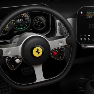 Ferrari corre sui margini, ma la Borsa frena. Guidance 2026 confermata e ordini fino a fine 2027