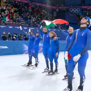 Olympische Spiele: Italien gewinnt Gold in der Shorttrack-Mixed-Staffel und Bronze im Curling-Mixed-Doppel. So verändert sich der Medaillenspiegel.