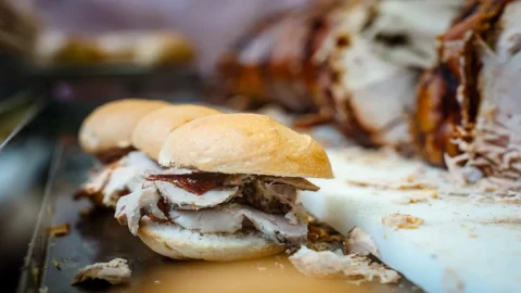 Porchettiamo, il festival nazionale della Porchetta sceglie Todi per l’edizione 2026 e partendo dalle sue origini contadine punta a esprimere cultura e identità