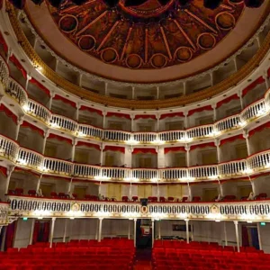 Teatro Sannazaro Napoli: Apa yang Tersisa dari Reruntuhan? Sejarah, Memori, dan Identitas Panggung Neapolitan
