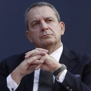 Snam chiude il 2025 oltre le attese e lancia un piano al 2030 da 14 miliardi di investimenti, dividendi in crescita del 4% annuo