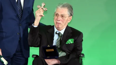 Umberto Bossi è morto: aveva fondato la Lega e voleva la Padania libera. Le reazioni di Mattarella, Meloni e Salvini
