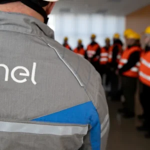 Enel startet ein Schul-Berufsausbildungsprogramm zur Förderung der sozialen Integration junger Menschen in Caivano.