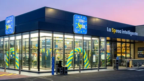 Italian large-scale retail trade, Mediobanca report: 4,3% revenue growth, discount retailers leading the way. Eurospin leads in profits.