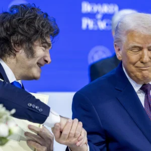 Trump, non solo Iran: oggi lancia lo “Scudo delle Americhe” con i leader dell’ultradestra sudamericana