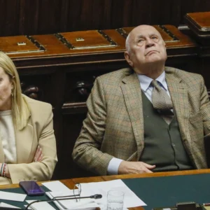 Governo, terremoto post-referendum: Delmastro e Bartolozzi si sono dimessi e Meloni sollecita Santanchè a farsi da parte