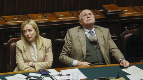 Governo, terremoto post-referendum: Delmastro e Bartolozzi si sono dimessi e Meloni sollecita Santanchè a farsi da parte