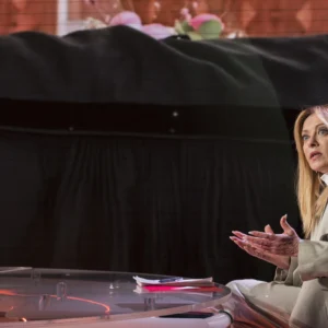 Risultati Referendum: vittoria netta del No, bocciata la riforma della giustizia. Affluenza record (58,9%). Meloni: “Andremo avanti”