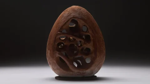 Paskah menurut Walter Musco: Ovo Sapiens, dengan pameran "Origins," sebuah perjalanan melalui seni dan cokelat sebagai bahan penting.