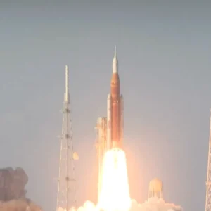 Lancio Artemis II: è partita la missione Nasa con quattro astronauti verso la Luna