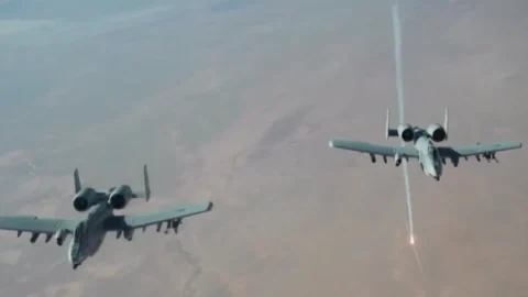 Guerra in Iran: salvato il secondo pilota Usa disperso, Trump esulta. Pioggia di missili iraniani su Israele e Kuwait