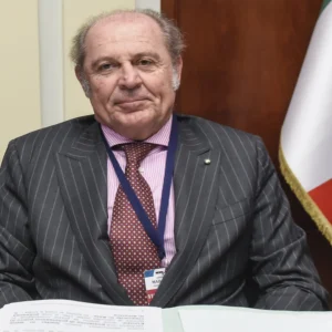 Generali, Donnet: “Quel che accade in Delfin non c’entra col nostro operato”. Intesa Sanpaolo, Messina: “Utile a 10 miliardi nel 2026”