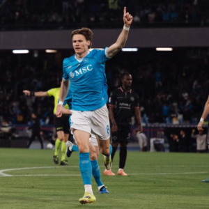 Il Napoli travolge la Cremonese (4 a 0) e rinvia la festa scudetto dell’Inter. Oggi a Bologna la Roma del dopo Ranieri