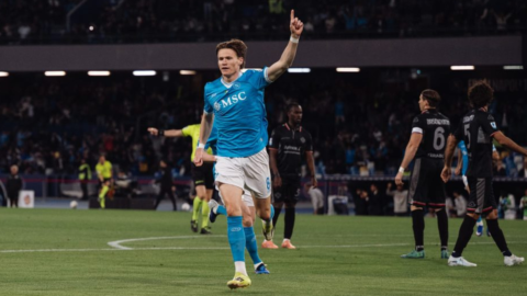 Il Napoli travolge la Cremonese (4 a 0) e rinvia la festa scudetto dell’Inter. Oggi a Bologna la Roma del dopo Ranieri