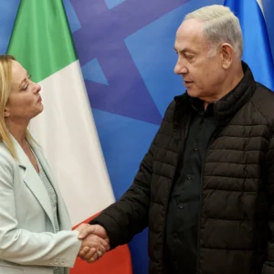 Italia-Israele, Meloni sospende il rinnovo dell’accordo di Difesa: svolta nella linea del Governo