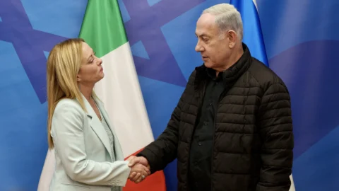 Italia-Israele, Meloni sospende il rinnovo dell’accordo di Difesa: svolta nella linea del Governo