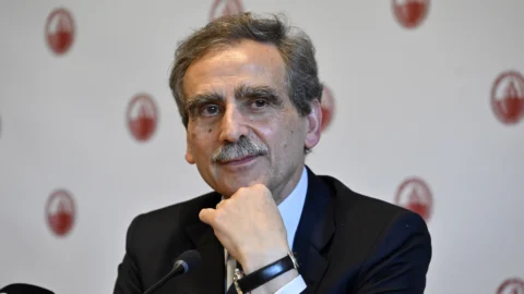 Mps, Lovaglio: “Tutte le strade portano a Siena”. Contrasti in cda? “C’è concordia”