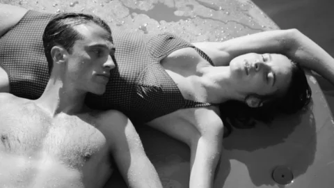Lo straniero: il gelo emotivo specchio dell’umana incongruenza nel capolavoro di Camus e nel film di Ozon