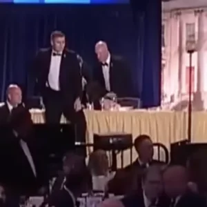 US: Shooting at Trump's dinner with reporters, the president escaped. The attacker was arrested.