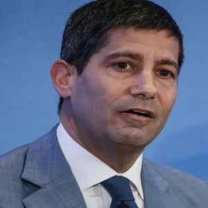 Fed, Warsh difende con orgoglio l’indipendenza della banca centrale americana contro il pressing di Trump sui tassi ma resta qualche incognita